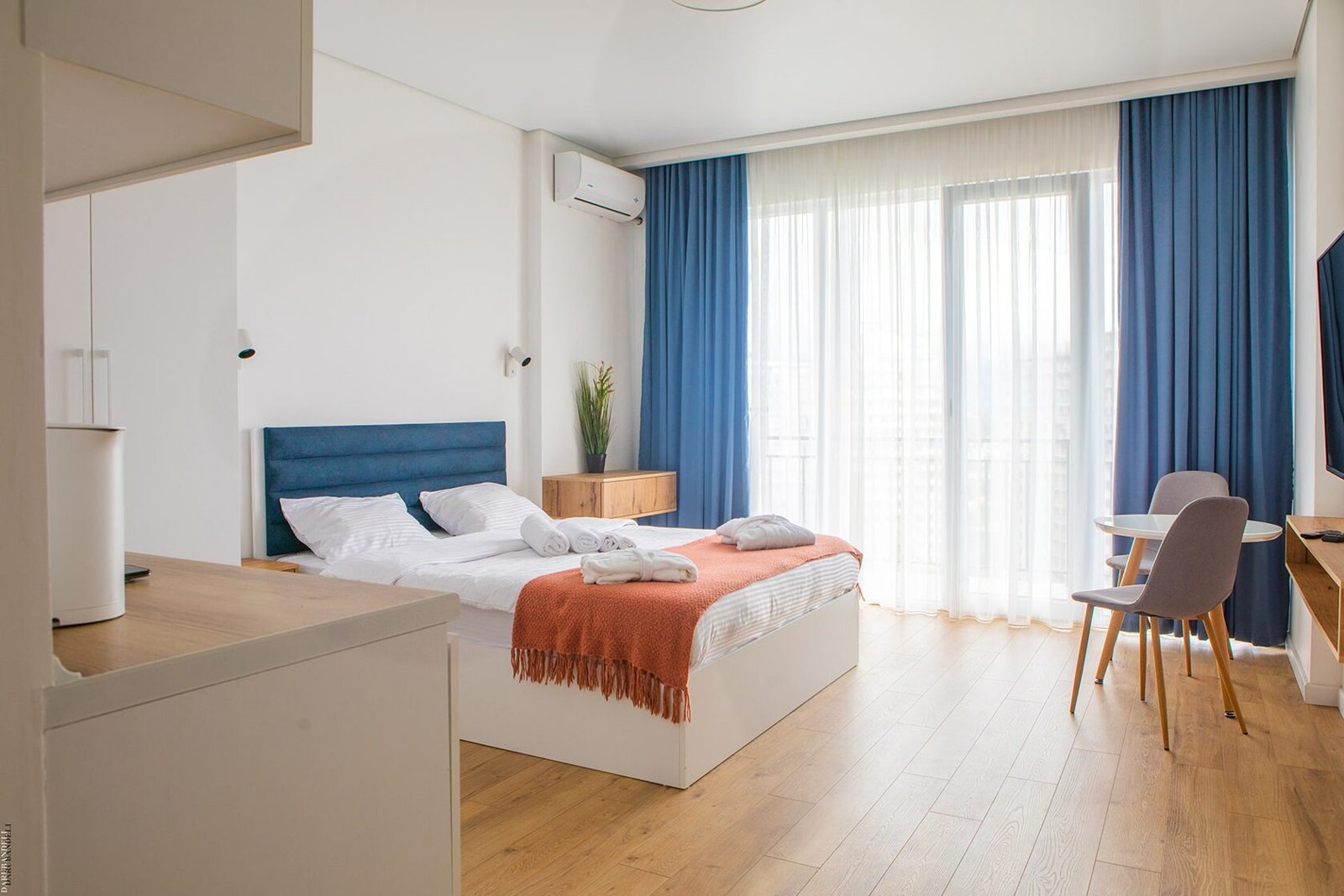 A bright furnished studio at NEXT Orange